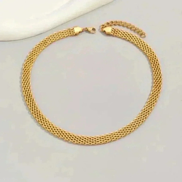 Elegant Gold Chain Necklace - Picture 3 of 3